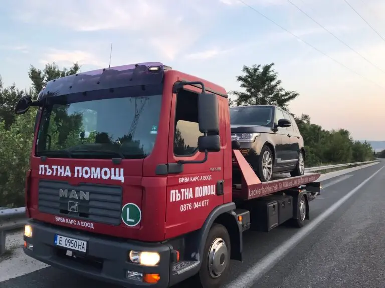 Репатрак MAN с Range Rover на автомагистрала Струма